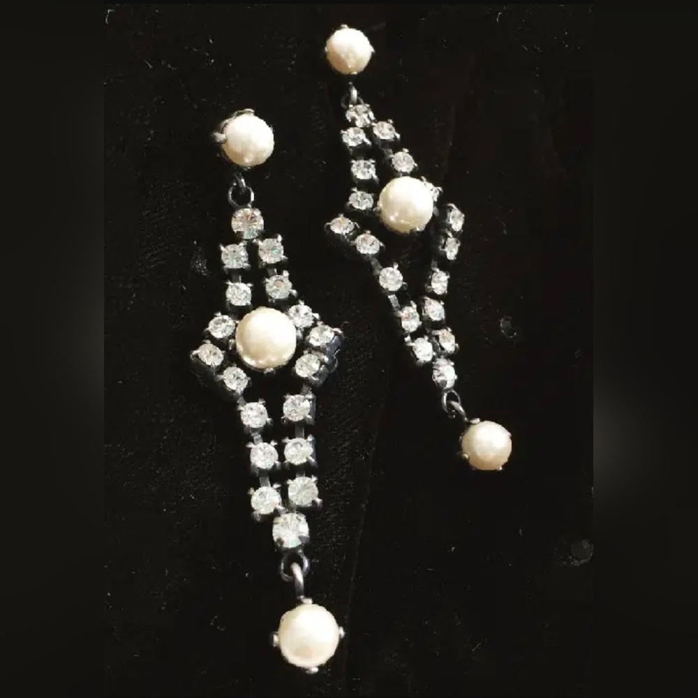 Dior Vintage Crystal & Pearl Earrings EUC - Picture 2 of 9